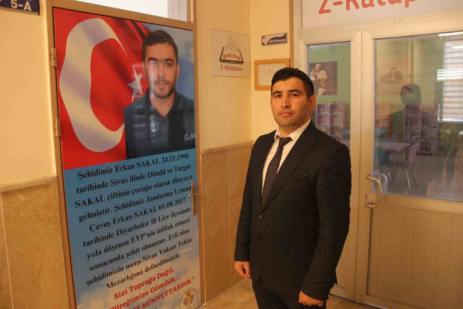 Şehitlerin isimleri, sınıf kapılarında yaşatılıyor
