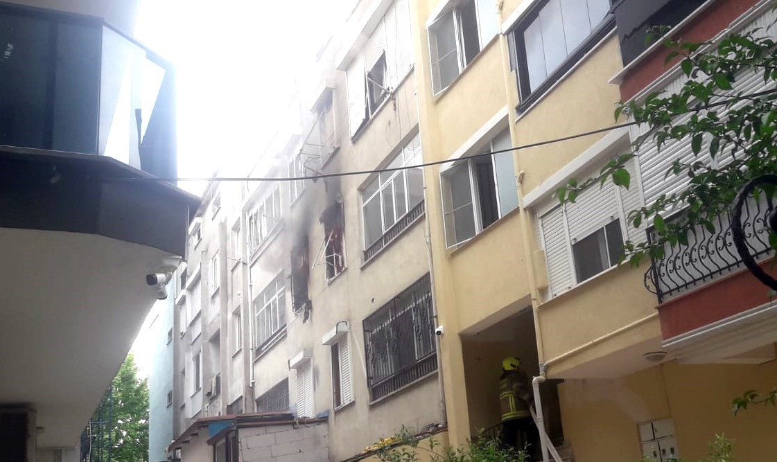 Edremit&rsquo;te apartmanda yangın paniği
