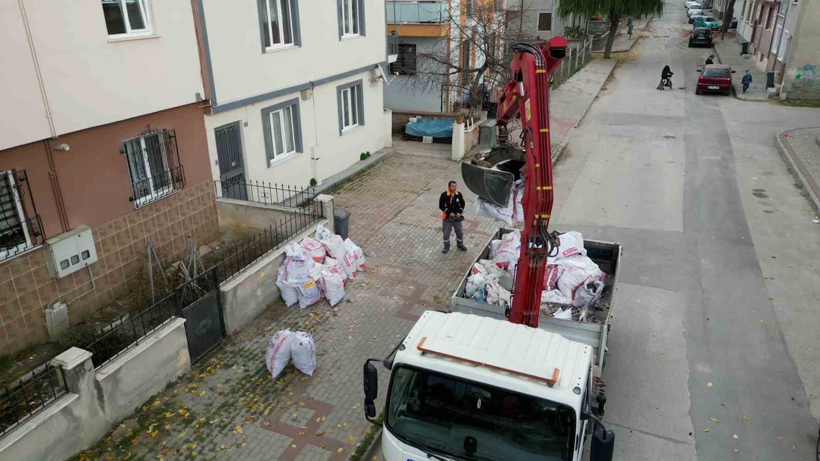 1 yılda 29 bin ton molozun çevreyi kirletmesi önlendi
