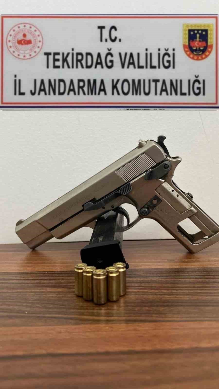 Tekirdağ&rsquo;da uyuşturucu, silah ve t&uuml;t&uuml;n operasyonu
