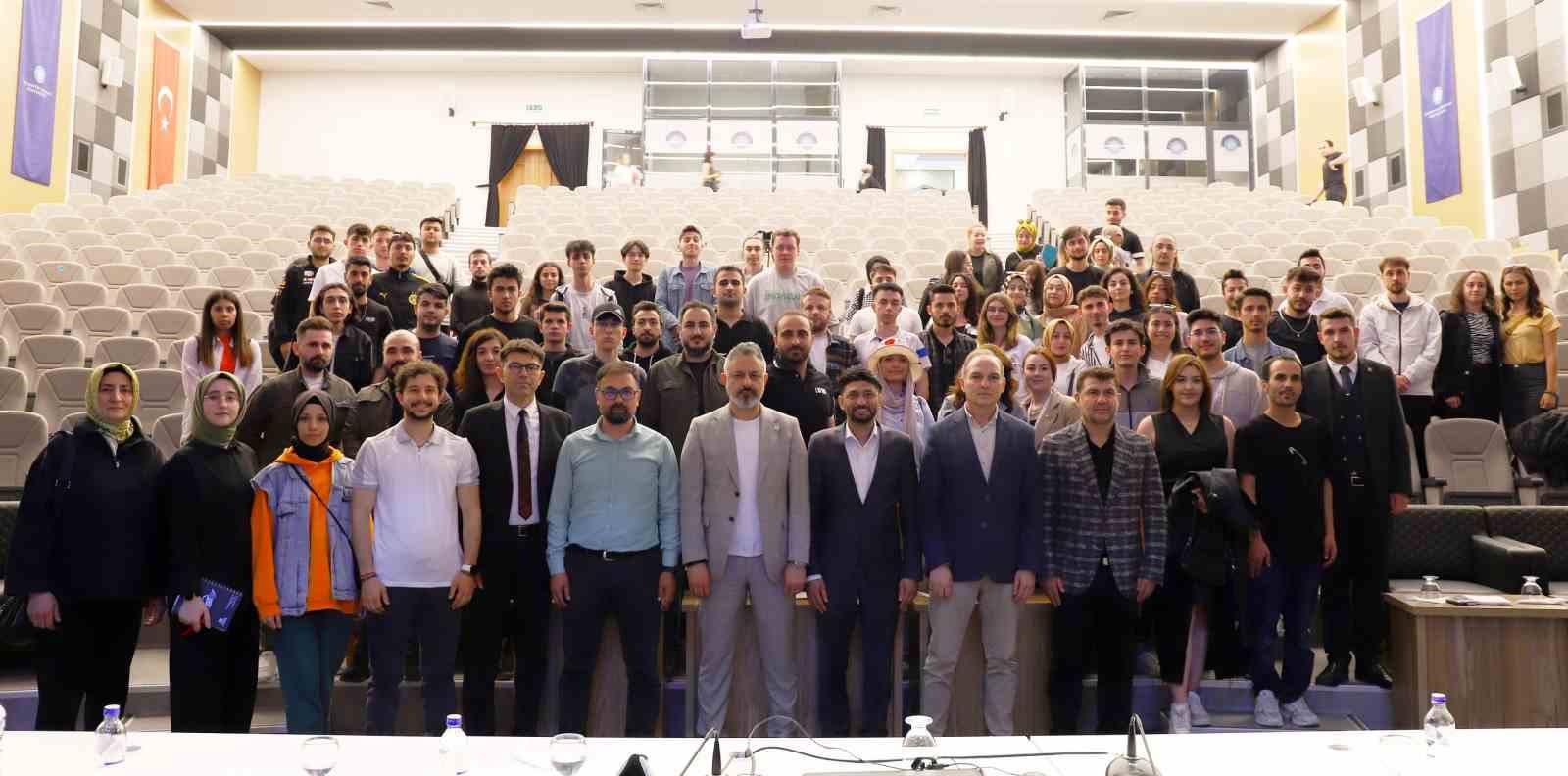 Konyaspor Başkanı &Ouml;mer Korkmaz, &ouml;ğrencilerle bir araya geldi
