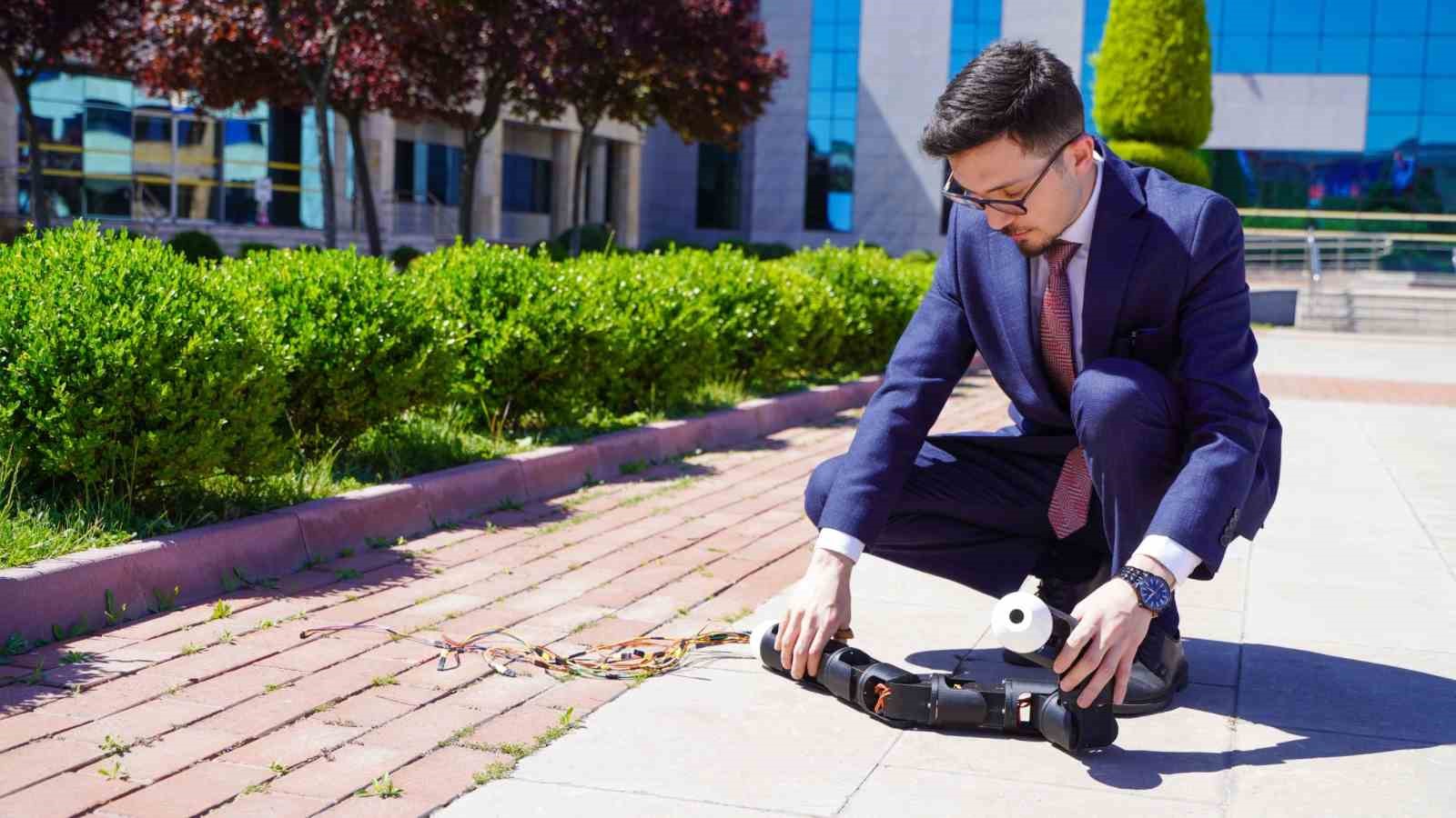 Yaptığı yılan robotla depremde mahsur kalanlar kurtarılabilecek
