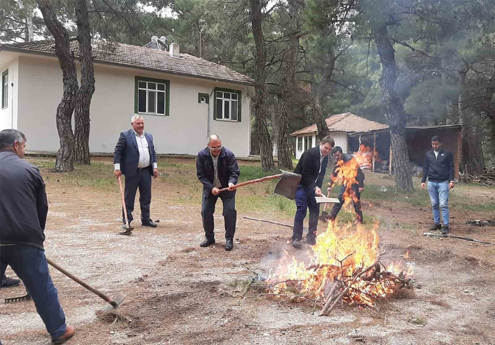 Balıkesir&rsquo;de imamlara yangın s&ouml;nd&uuml;rme eğitimi
