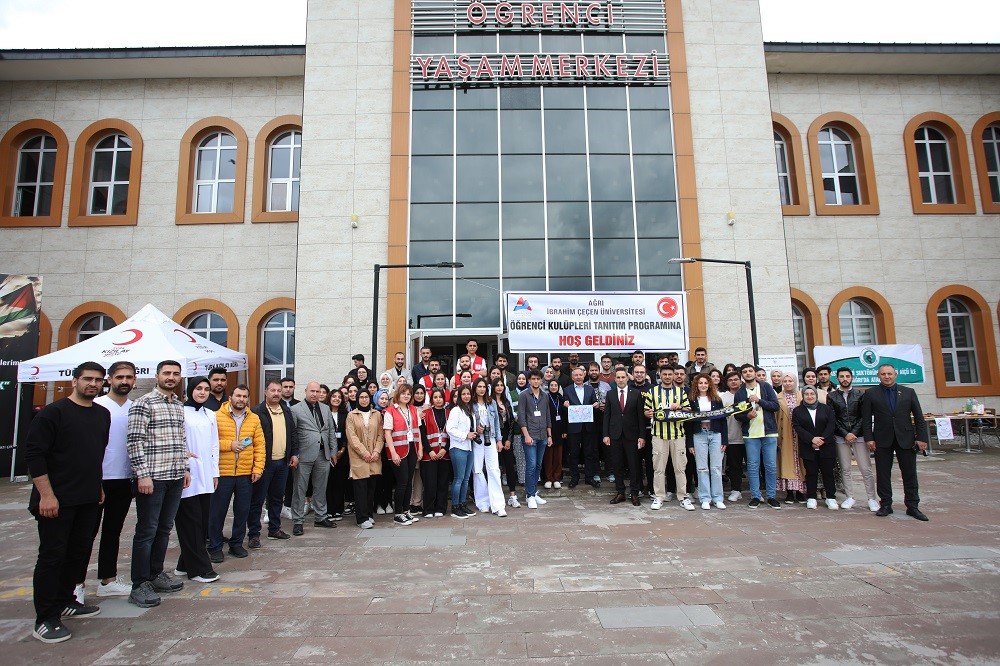 Prof. Dr. Karabulut, öğrenci kulüpleri tanıtım programına katıldı
