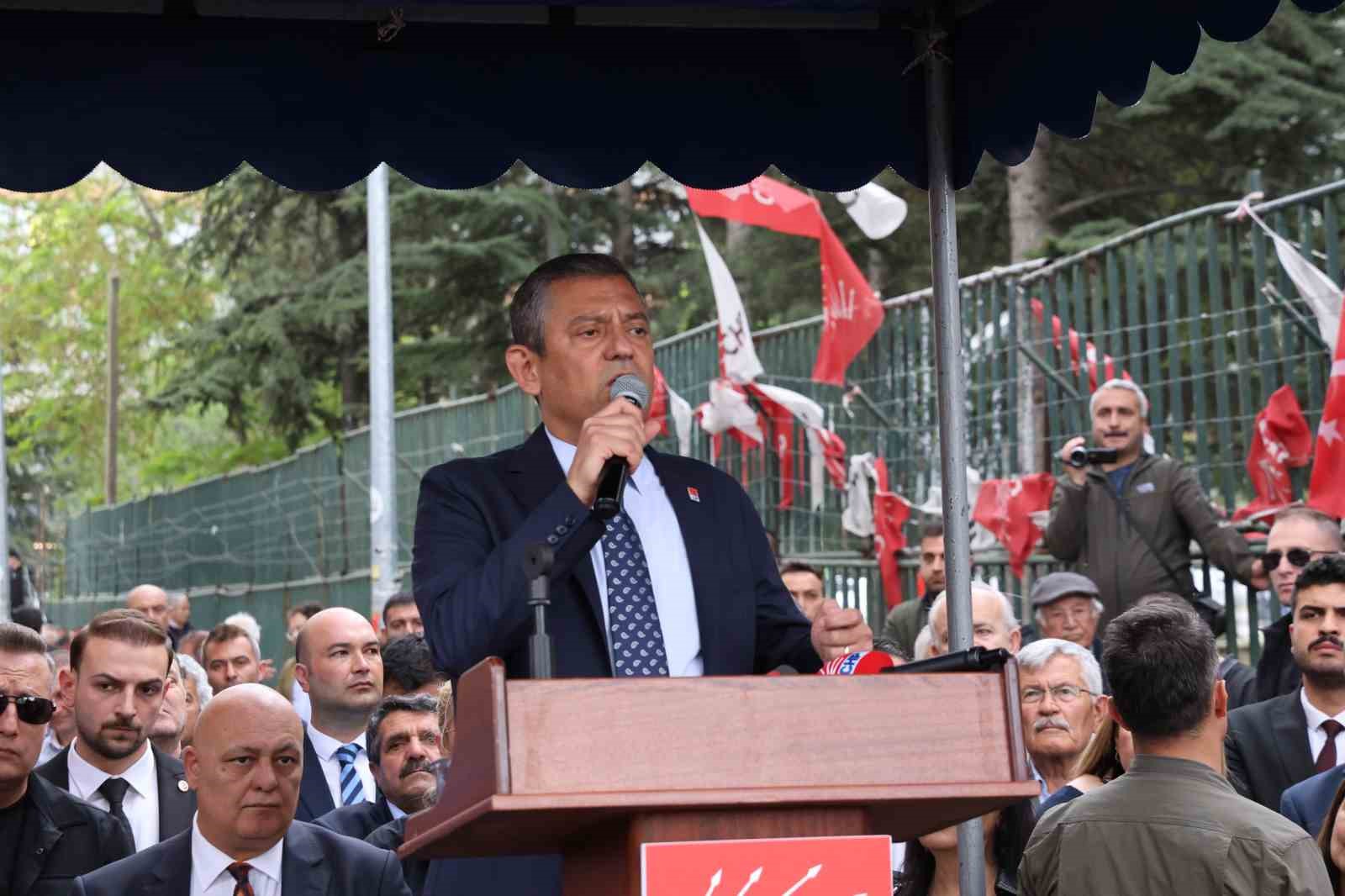 CHP Genel Başkanı Özel: “Barışçıl yürüyüş, protesto ve toplantı hakkımızı kullanalım"

