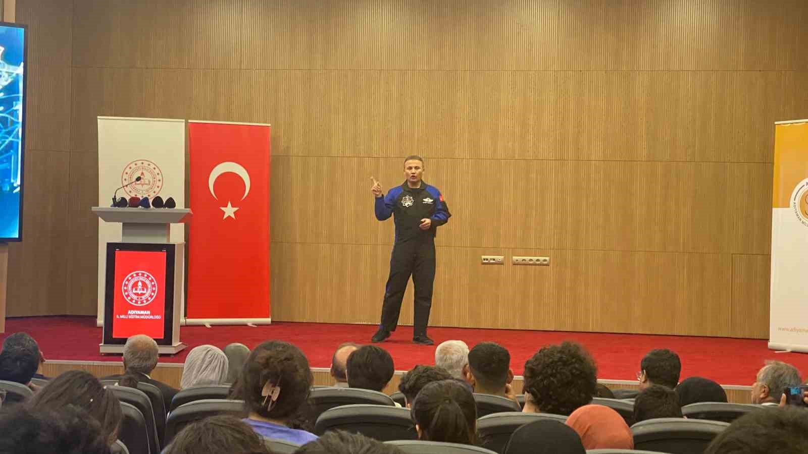 İlk Türk astronot Alper Gezeravcı Adıyaman’da öğrencilerle buluştu
