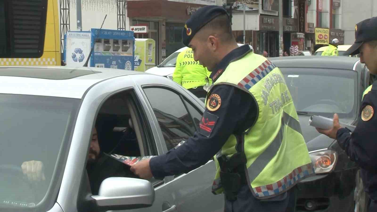 Arnavutköy’de Trafik Haftası’nda sürücülere kurallar hatırlatıldı

