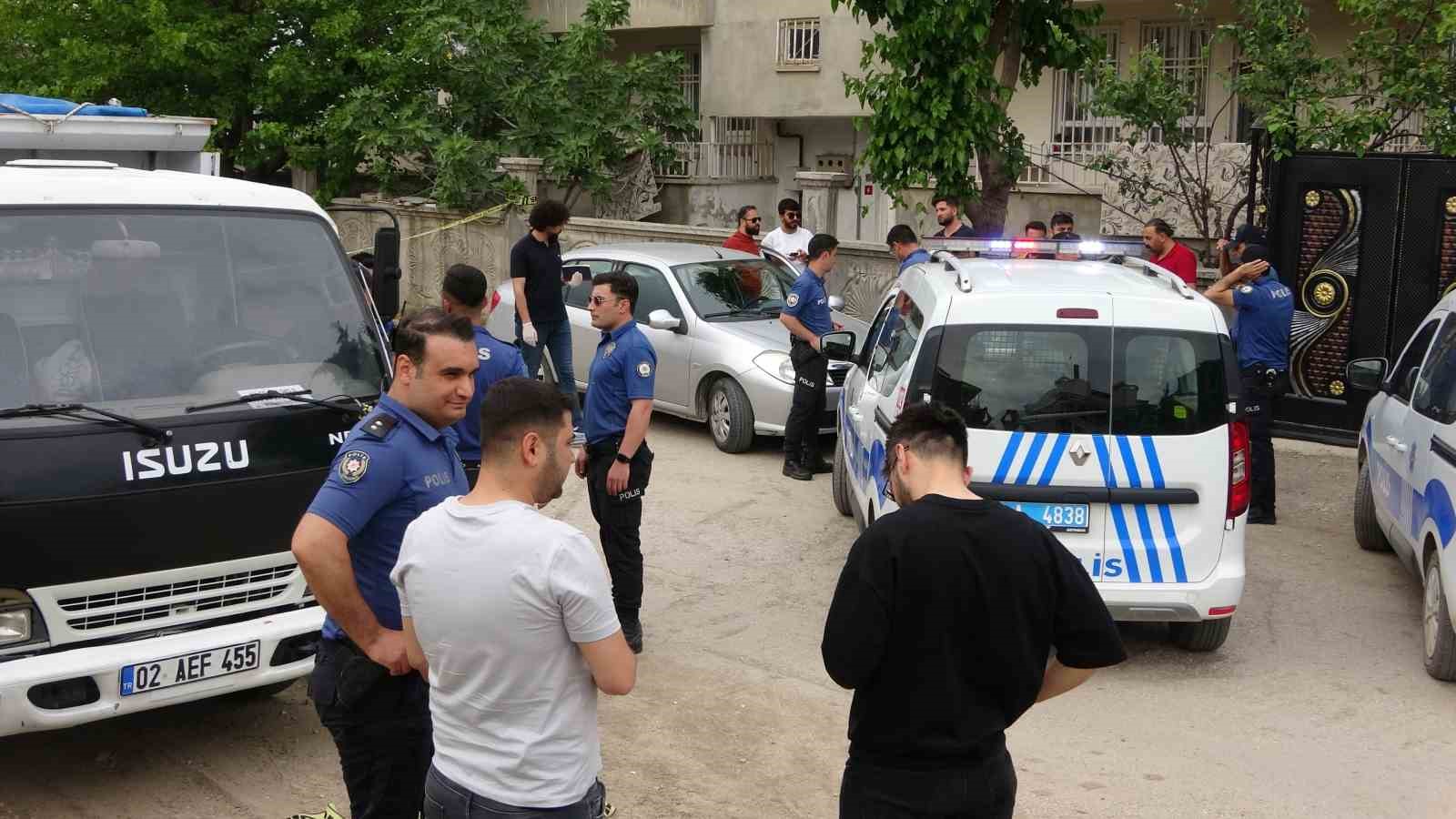 Park halindeki otomobilde bir kişi ölü bulundu
