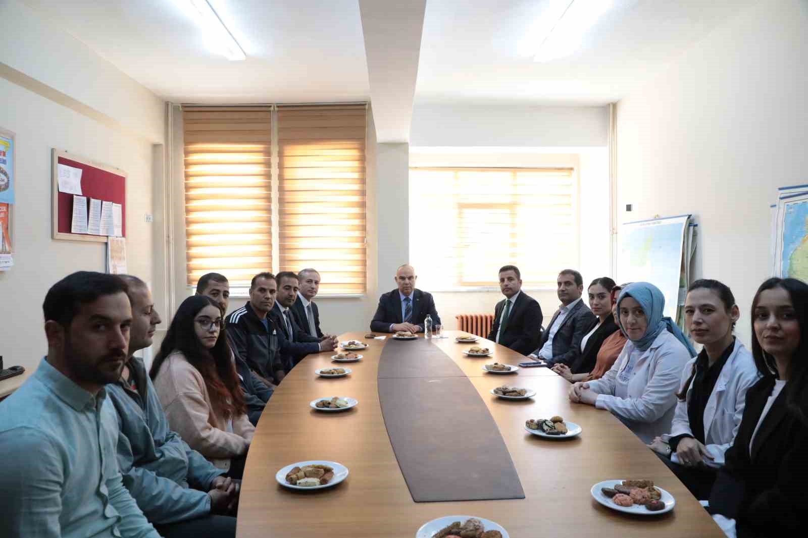 Ağrı Spor Lisesi atletizm takımı, Dünya Şampiyonası’na uğurlandı
