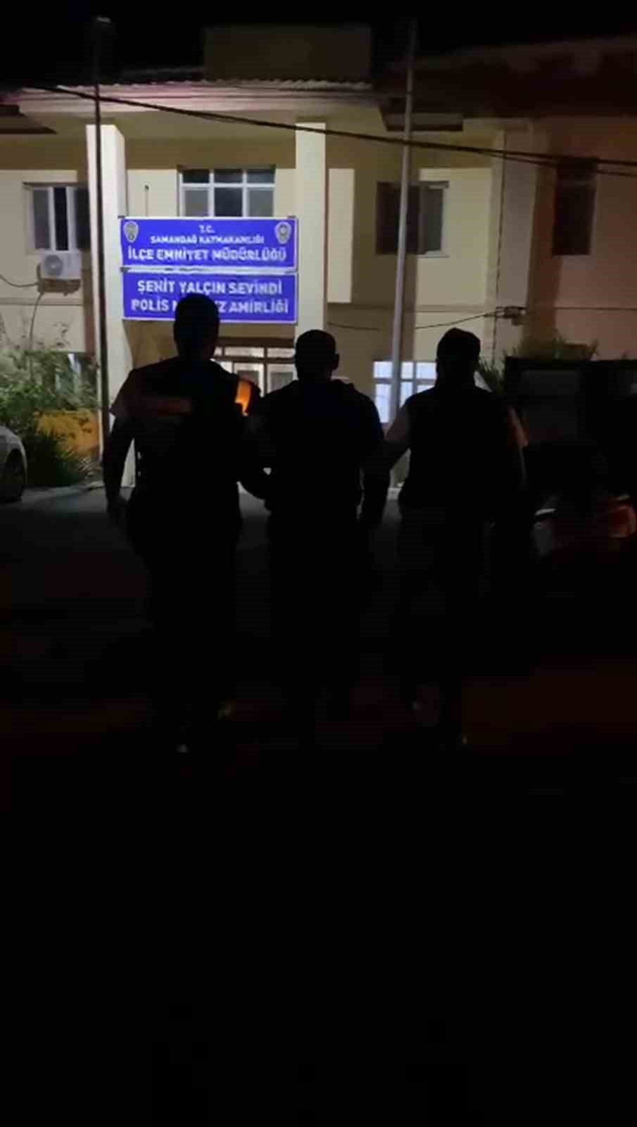 Sahipsiz k&ouml;peği t&uuml;fekle &ouml;ld&uuml;ren şahıs yakalandı, o anlar kamerada
