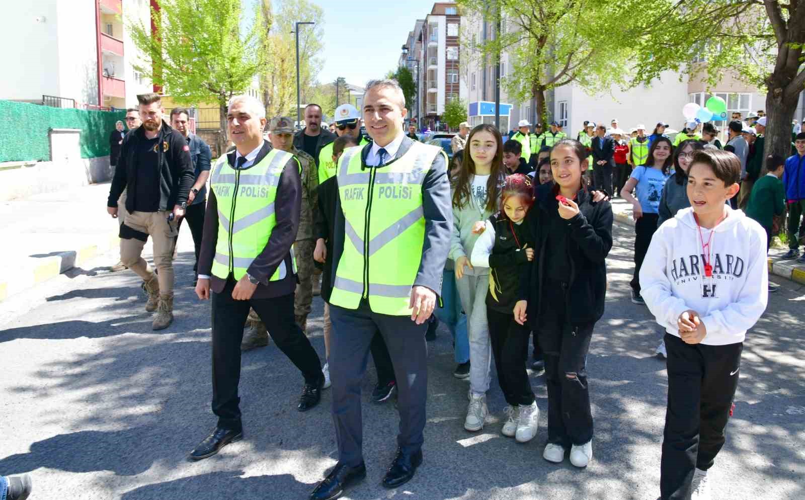 Ardahan’da trafik farkındalığı etkinliği
