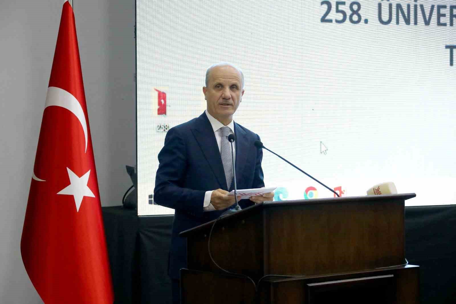 Rekt&ouml;r &Ccedil;omaklı, &Uuml;AK toplantısına katıldı
