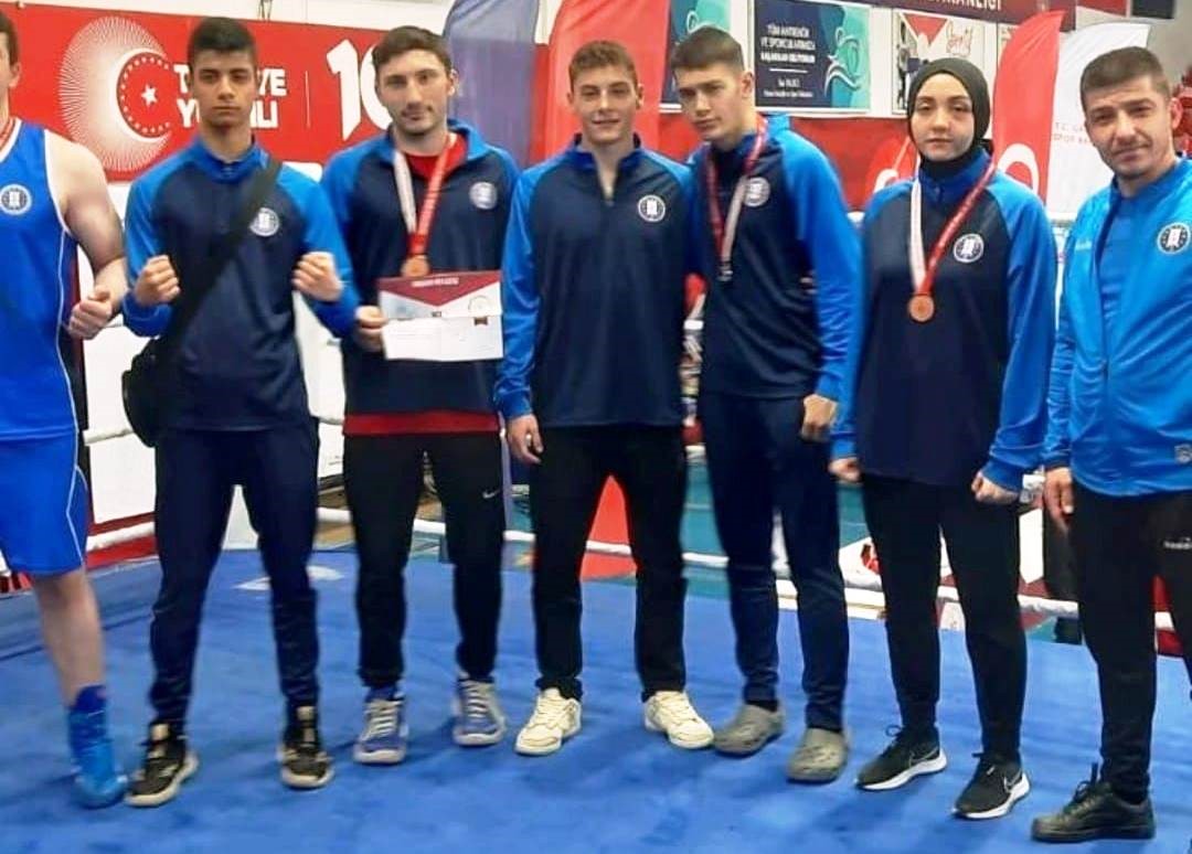 Okul Sporları boks şampiyonasında Türkiye 1. ve 3’cüsü Kütahya Atatürk Anadolu Lisesinden
