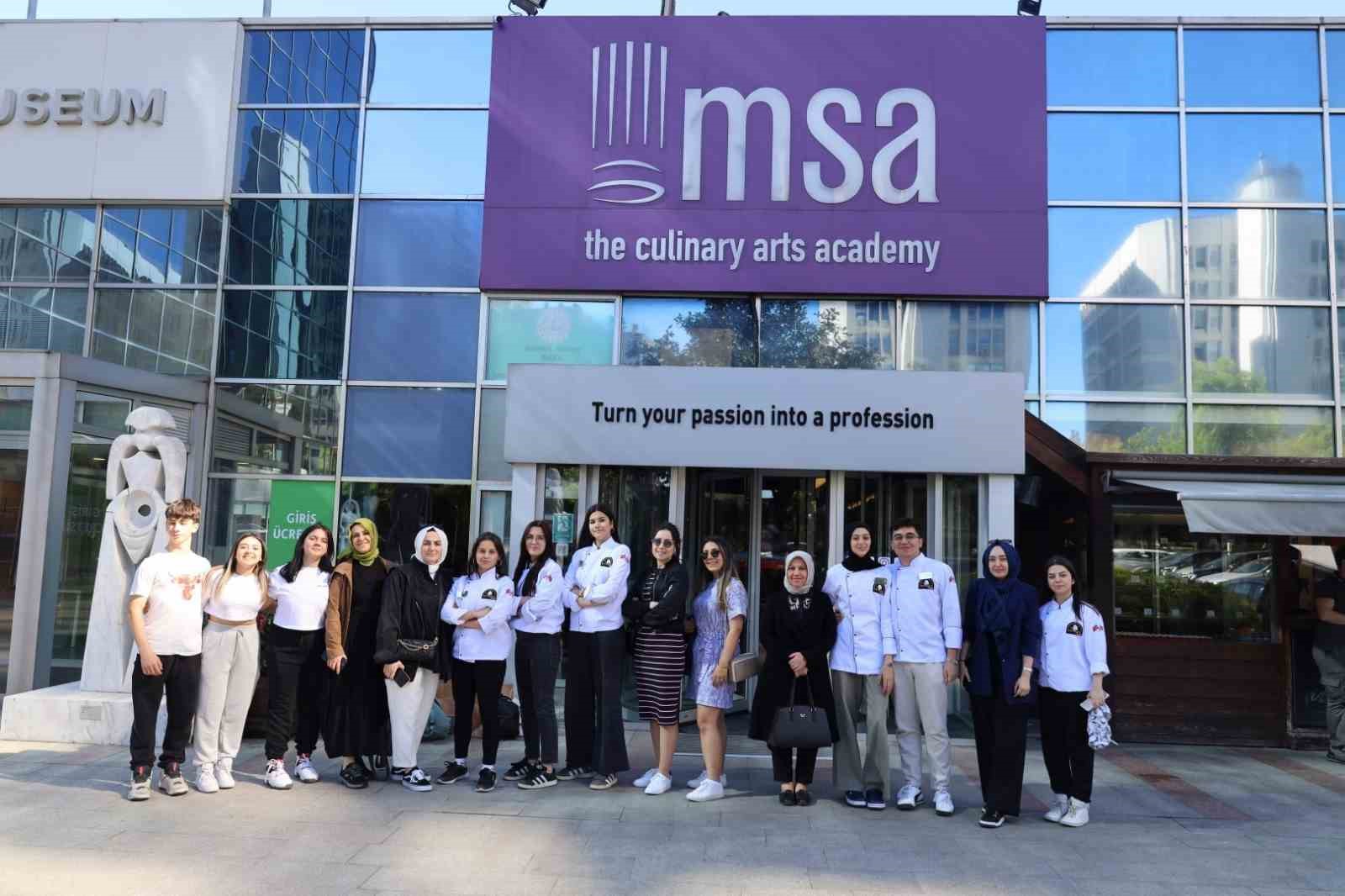 Yarışmada dereceye giren genç aşçı adayları İstanbul’da akademik eğitim aldı
