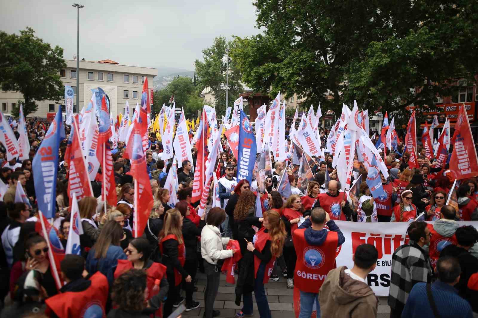 İstanbul’da bir öğretmenin öldürülmesi Bursa’da protesto edildi
