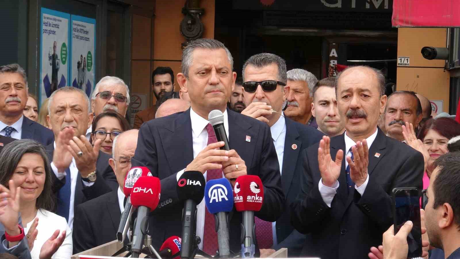 CHP Genel Başkanı &Ouml;zg&uuml;r &Ouml;zel: "Kim hakkını arıyorsa yanında olacağız"
