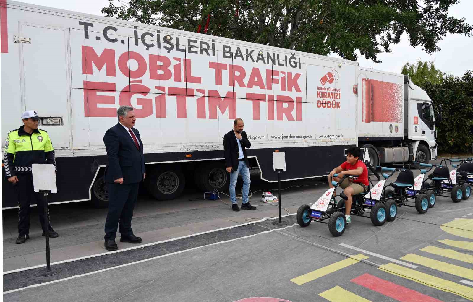 Başkan Gürel, Trafik Haftasını çocuklarla kutladı
