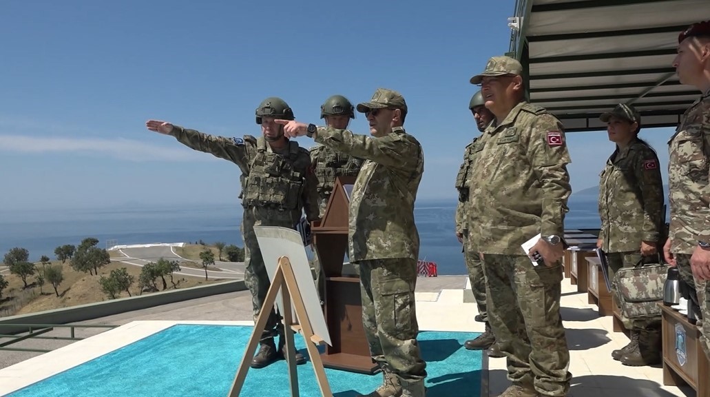 Kara Kuvvetleri Komutanı Orgeneral Bayraktaroğlu, İzmir’de denetlemelerde bulundu
