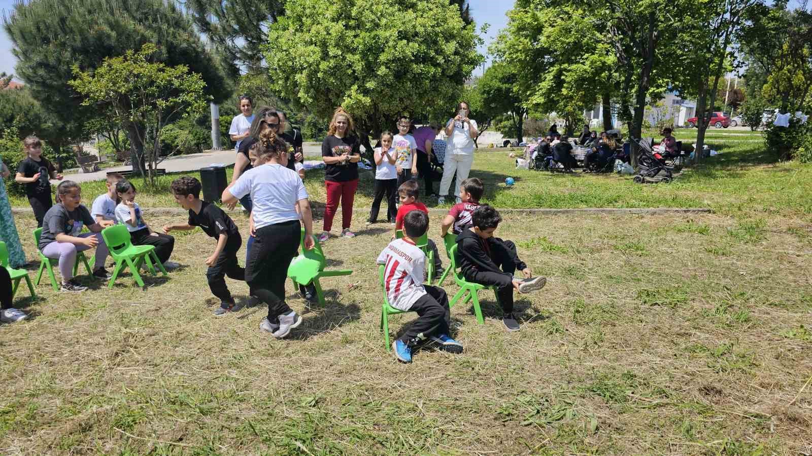 &Ouml;ğrenciler, &rsquo;Anneler G&uuml;n&uuml; Pikniği&rsquo; etkinliğinde bir araya geldi
