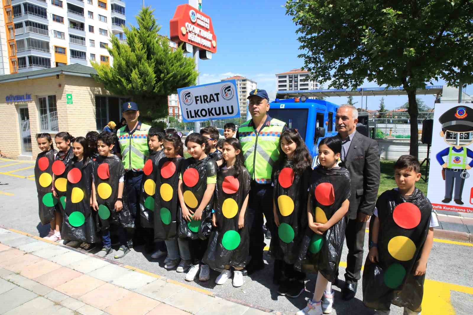 Battalgazi Belediyesi&rsquo;nden bilgilendirici Trafik Haftası etkinliği
