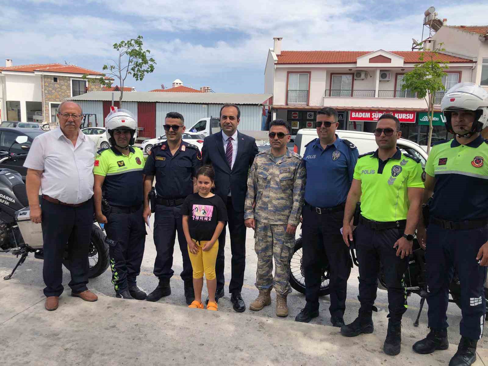 Dat&ccedil;a&rsquo;da Motosiklet s&uuml;r&uuml;c&uuml;lerine &lsquo;Kask&rsquo; dağıtıldı
