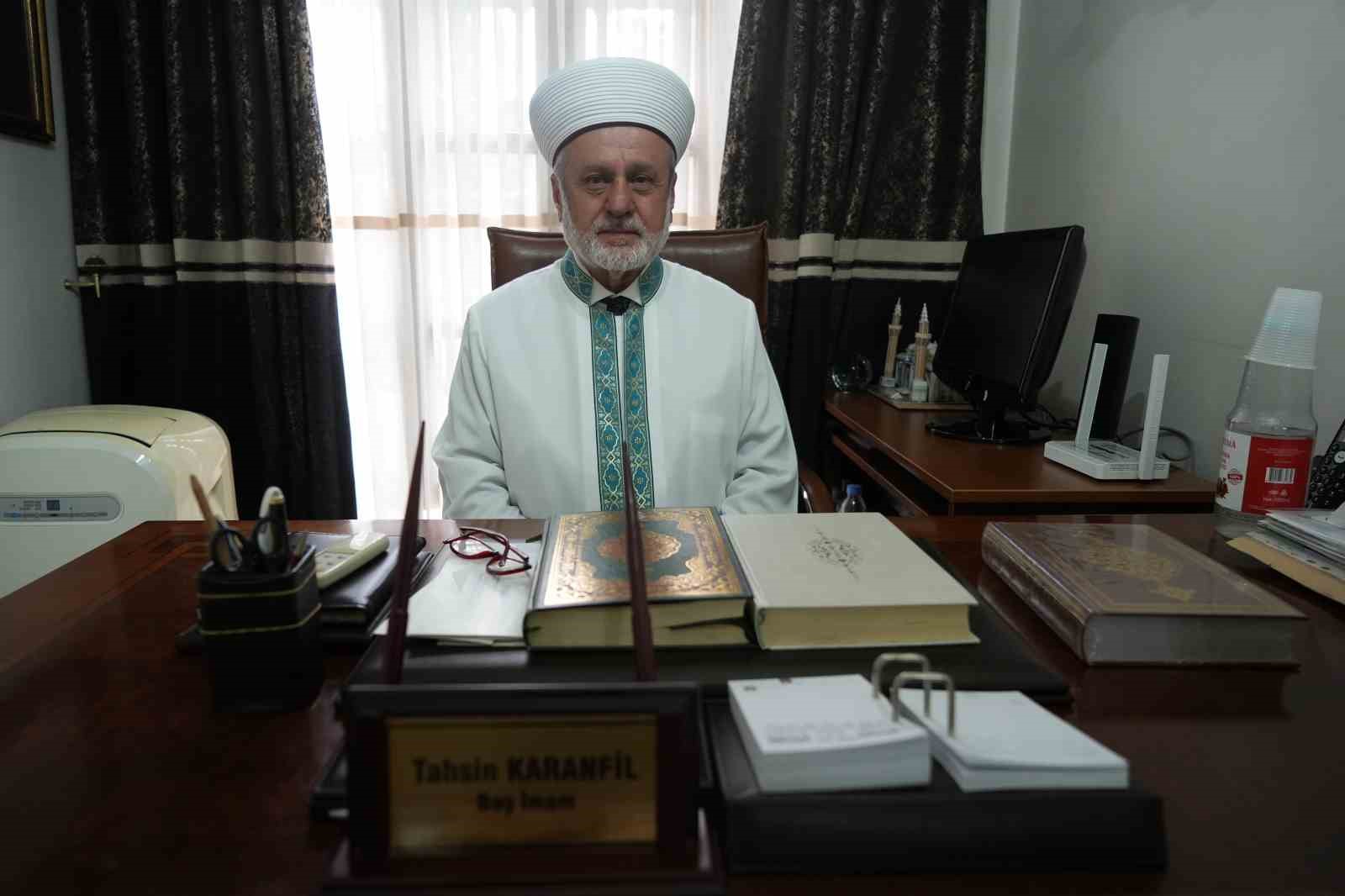 Ulu Cami’nin 25 senelik baş imamı emekli oldu
