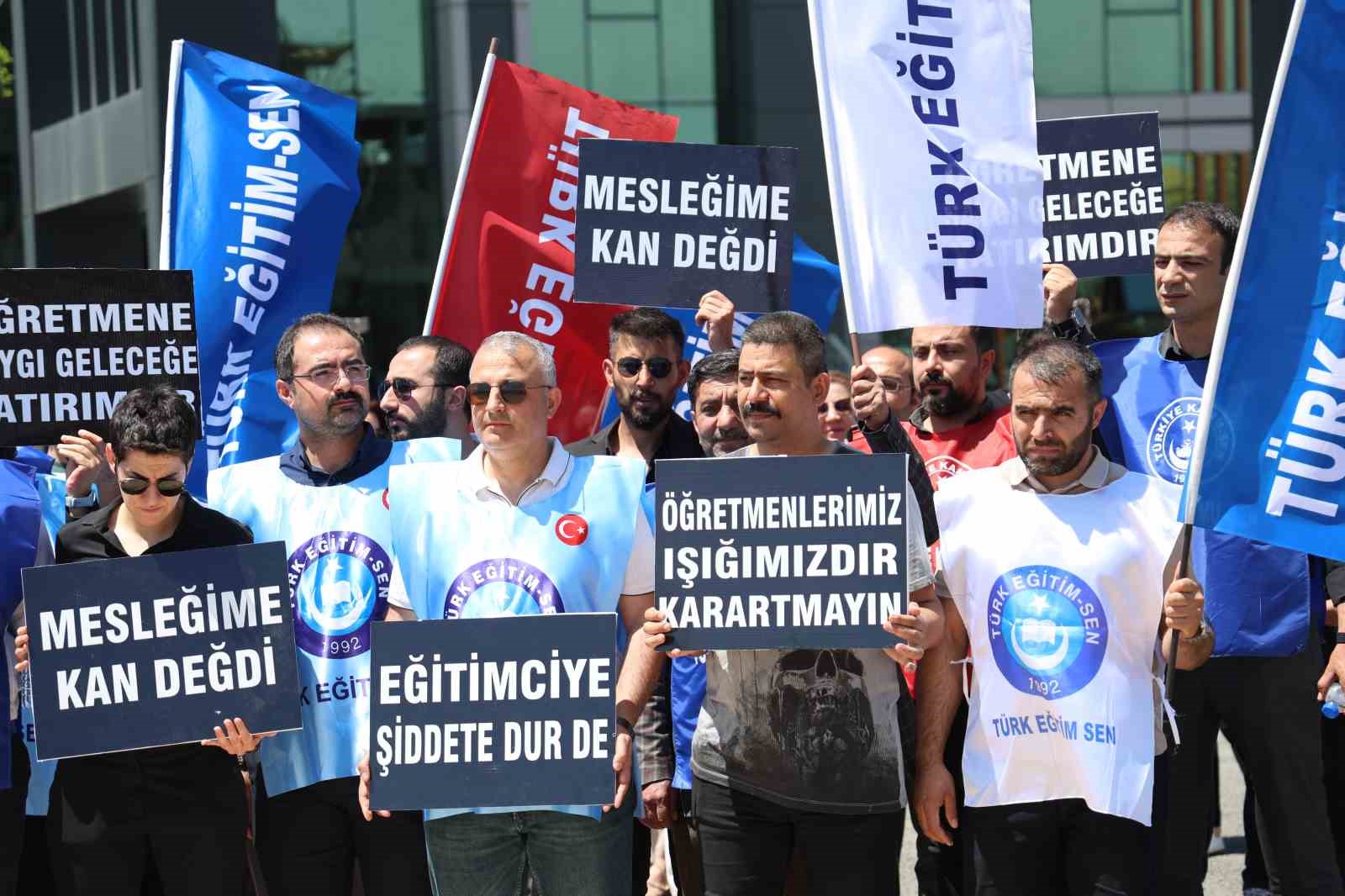 Diyarbakır’da eğitimciler kendilerine yönelik şiddete dikkat çekti
