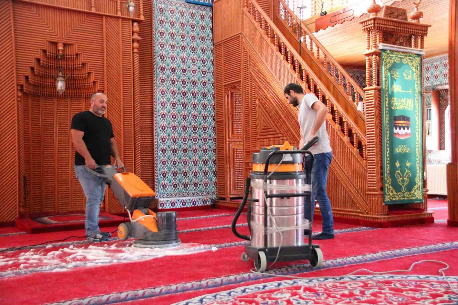 Derince’de ibadethaneler pırıl pırıl