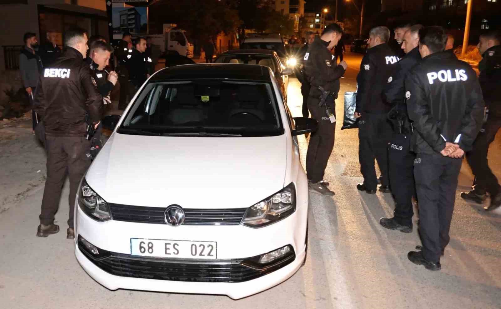 Uyuşturucu tacirleri ile polisin kovalamacası kamerada
