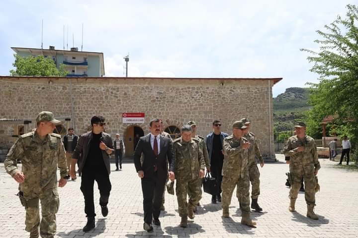 Orgeneral Bayraktaroğlu Çukurca’yı ziyaret etti