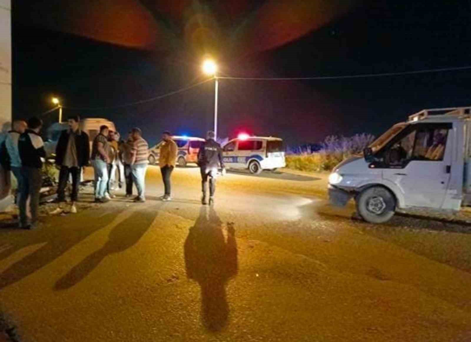 Kamyonetle çarpışan motosikletteki 2 kişi yaralandı, o anlar kamerada
