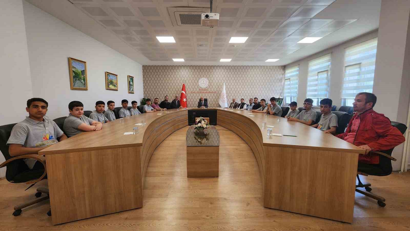&ldquo;Vefalı G&ouml;n&uuml;ller, Vefakar Şehirler&rdquo; projesi i&ccedil;in Siirt&rsquo;li &ouml;ğrenciler Gediz&rsquo;de
