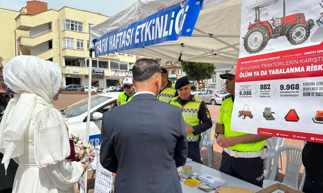 Tavşanlı&rsquo;da trafik kuralları hakkında bilgilendirmede bulunuldu
