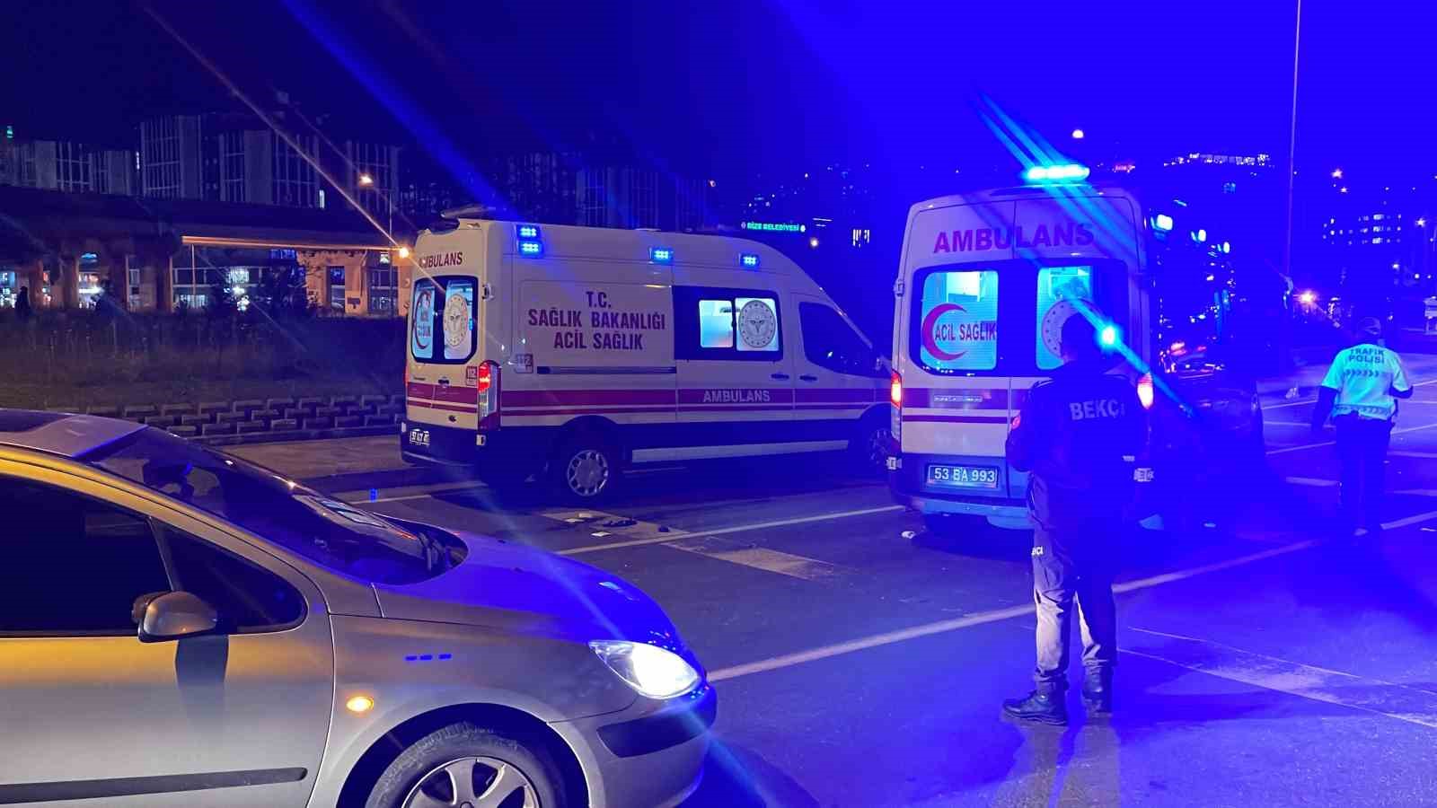 Rize&rsquo;de otomobilin &ccedil;arptığı yabancı uyruklu 2 kadın yaralandı
