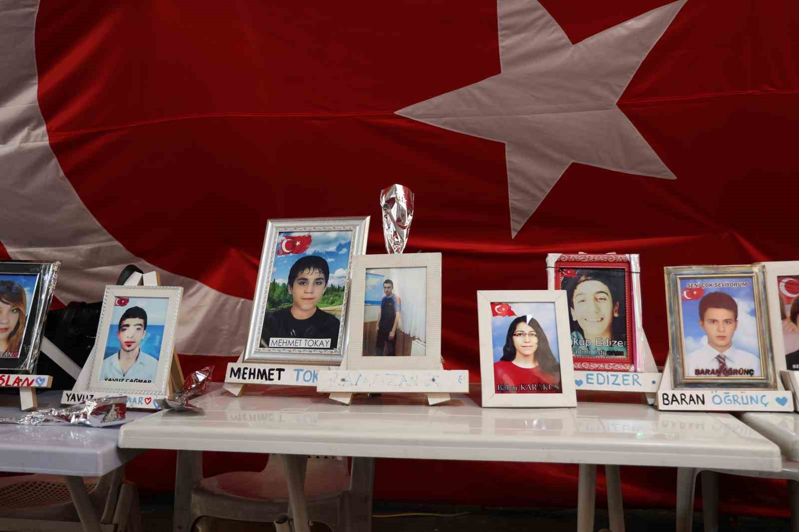 Ter&ouml;r&uuml;n elinde olan evlatlarından ayrı Anneler G&uuml;n&uuml;&rsquo;n&uuml; ge&ccedil;iriyorlar
