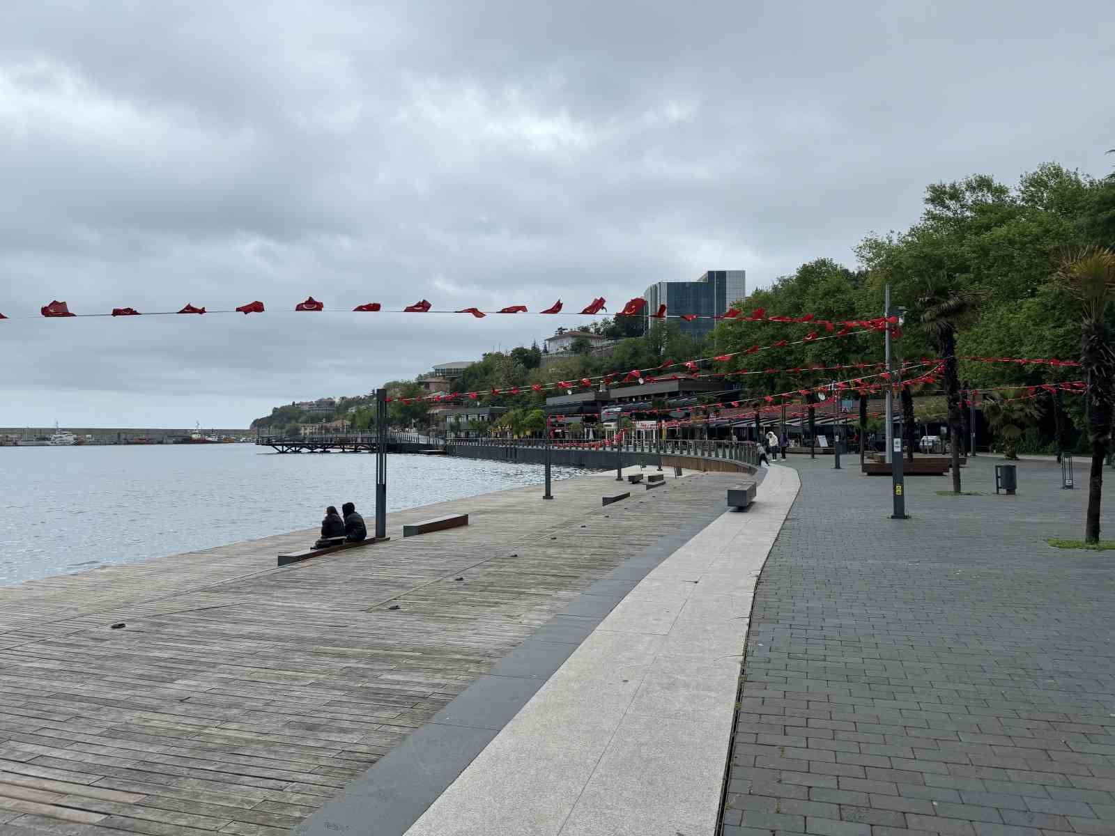 Havalar soğudu, sahiller boş kaldı
