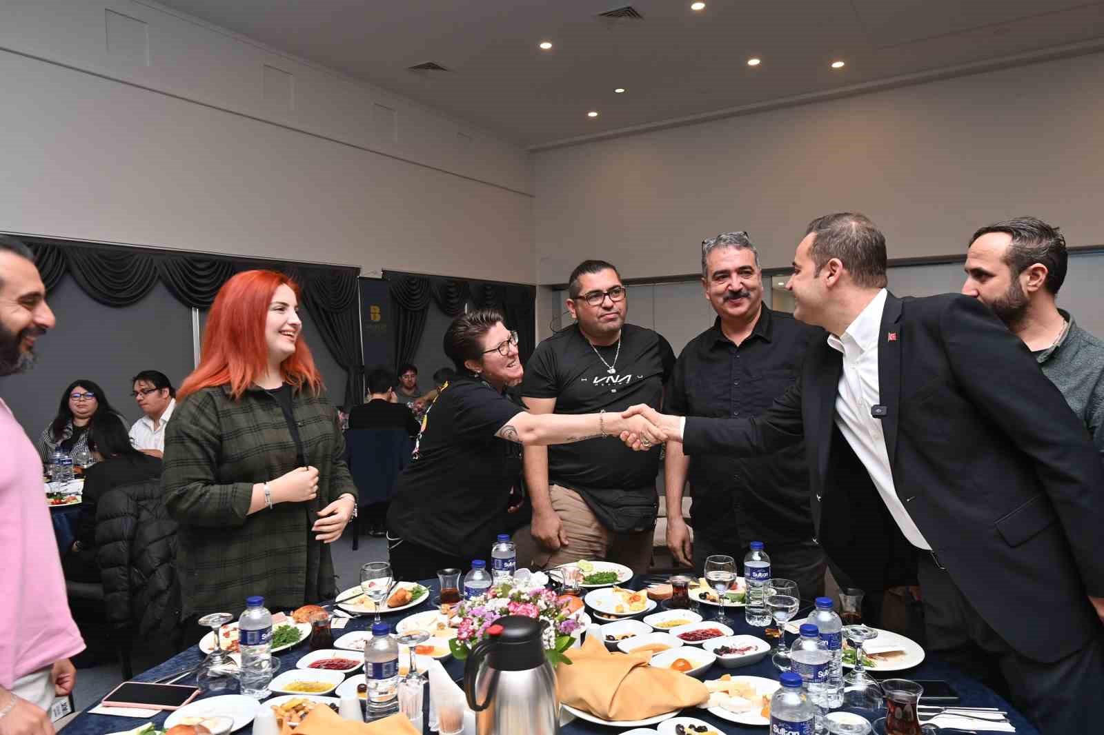 Başkan Ahmet Akın: Belediye şirketlerinden tek kuruş almayacağım
