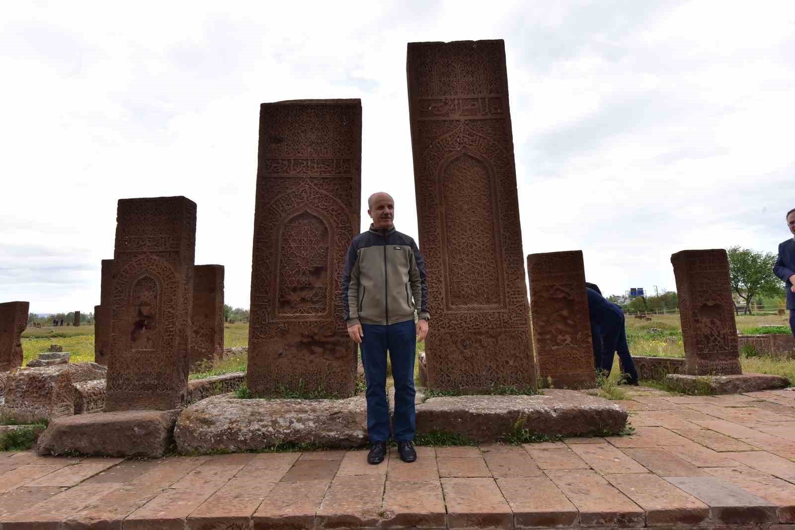 Y&Ouml;K Başkanı &Ouml;zvar Bitlis&rsquo;te tarihi mekanları gezdi
