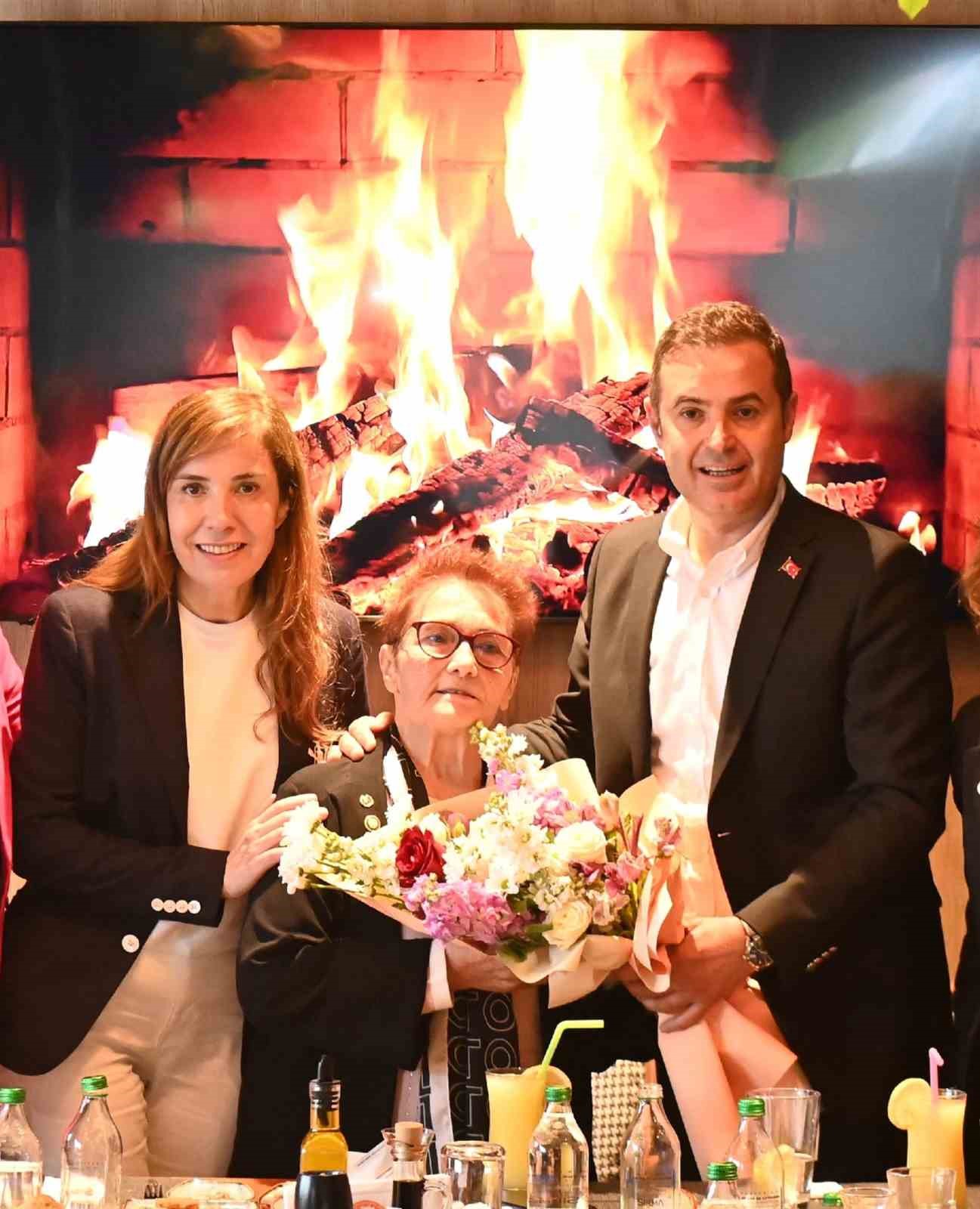 Başkan Ahmet Akın, Anneler G&uuml;n&uuml;&rsquo;n&uuml; kutladı
