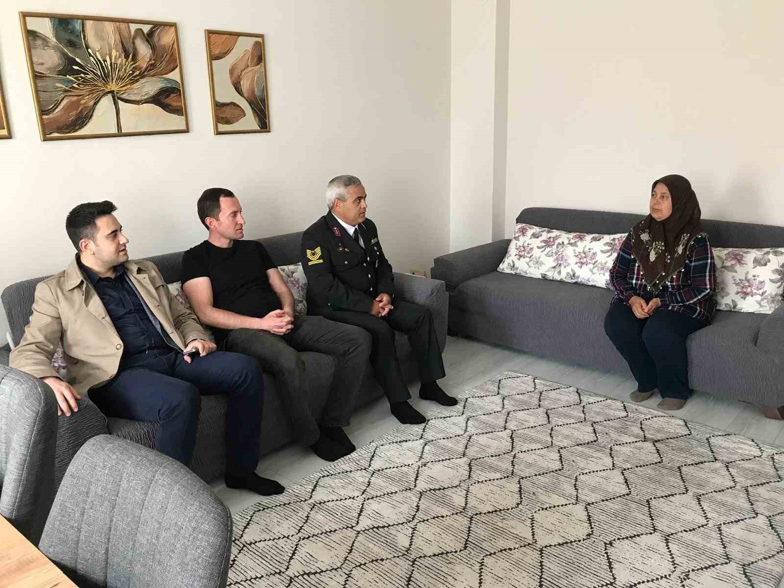 &Ccedil;avdarhisar Kaymakamı Gedik&rsquo;ten şehit ailelerin Anneler G&uuml;n&uuml; ziyareti
