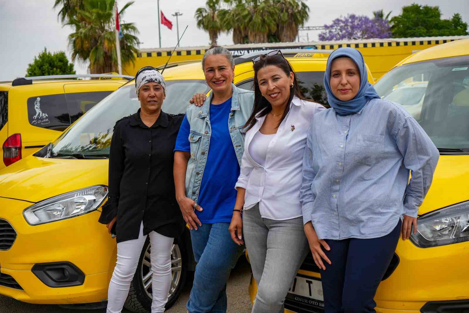 Antalya Havalimanı taksi durağının anne şoförleri