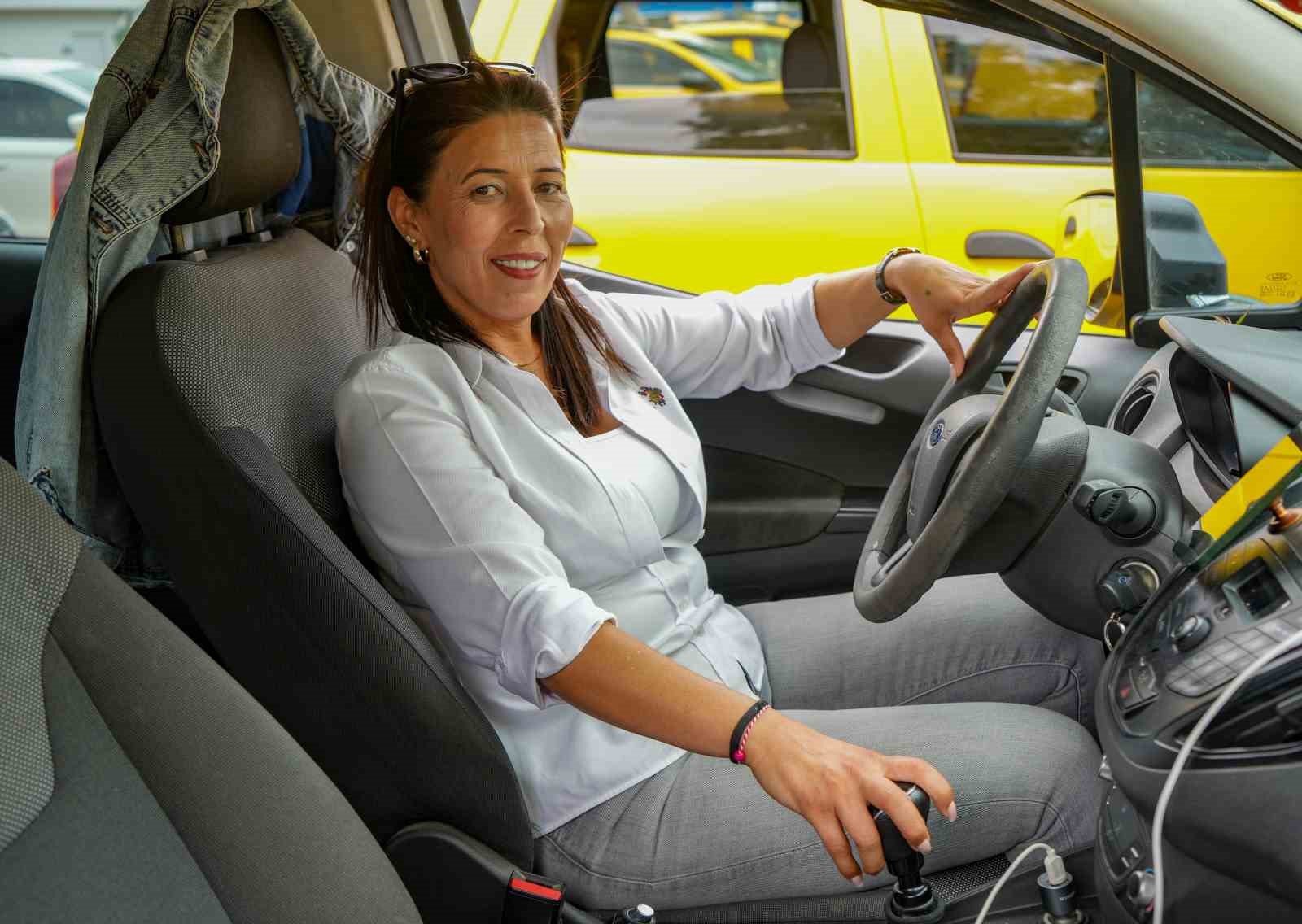 Antalya Havalimanı taksi durağının anne şof&ouml;rleri
