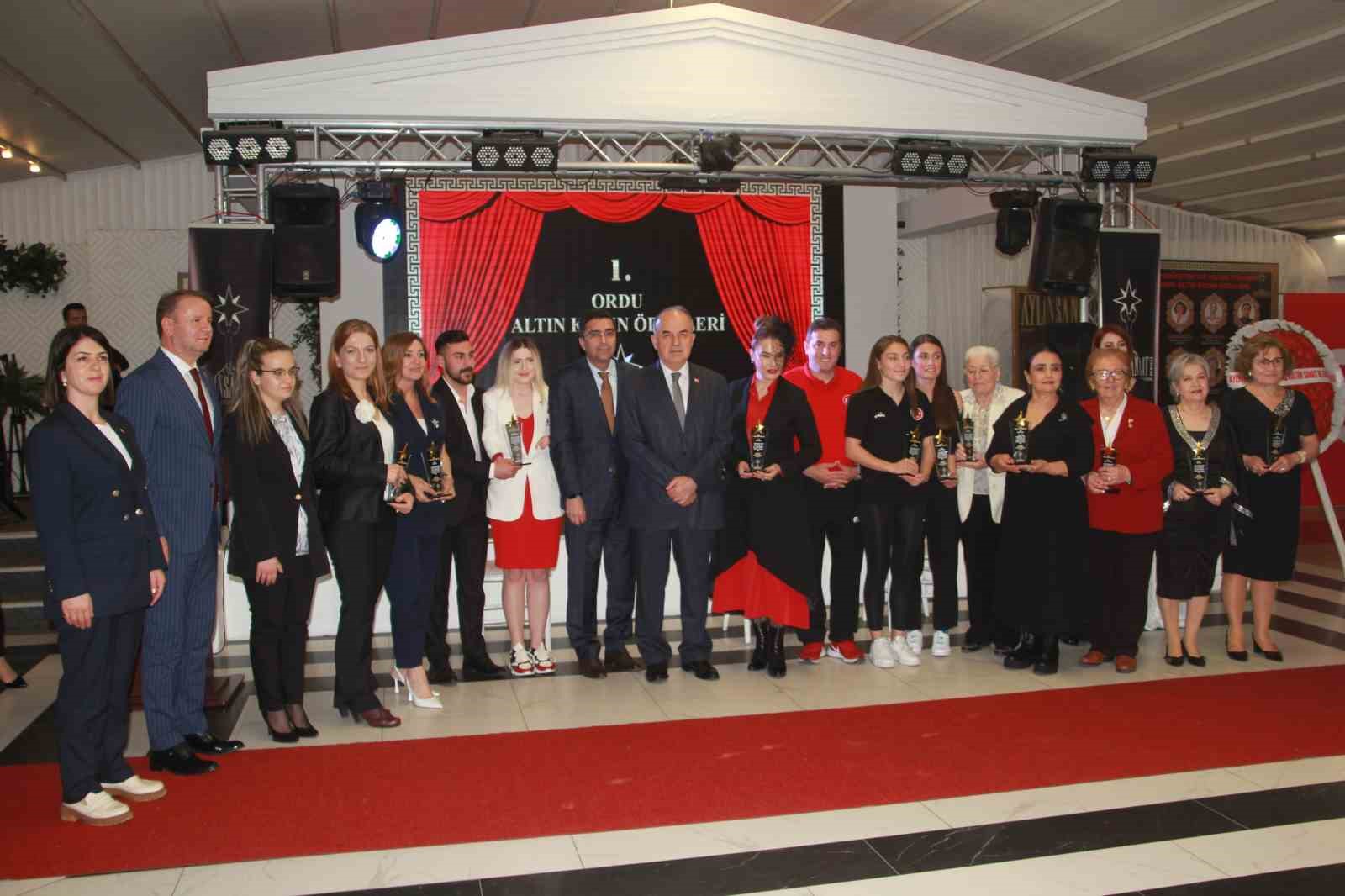 Ordu’nun mesleklerinde ilk olan kadınları ödüllendirildi