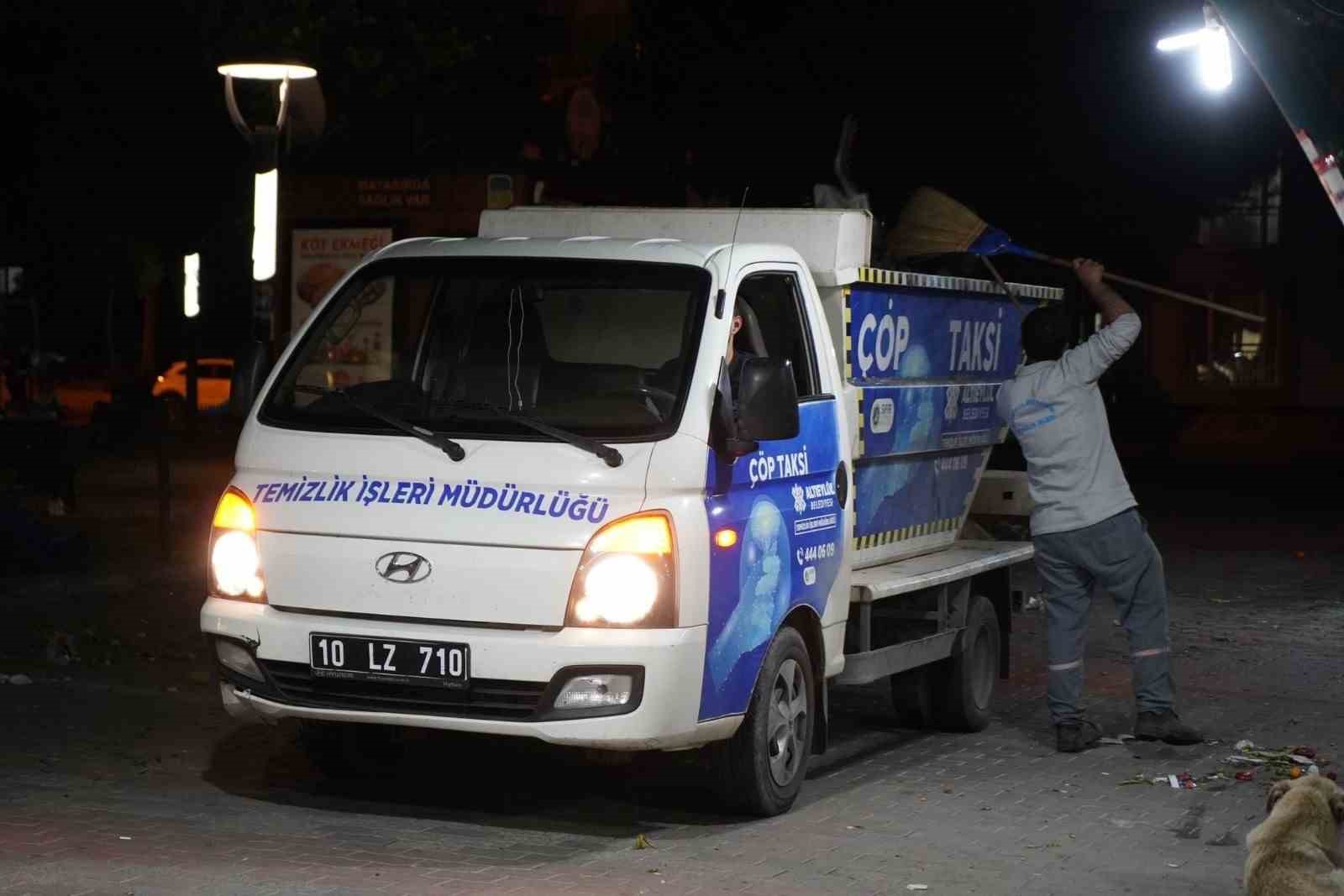 Alteylül’de temizlik ekipleri 24 saat sahada
