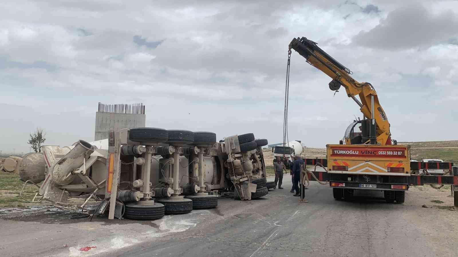 Karaman’da beton mikseri devrildi: 1 yaralı
