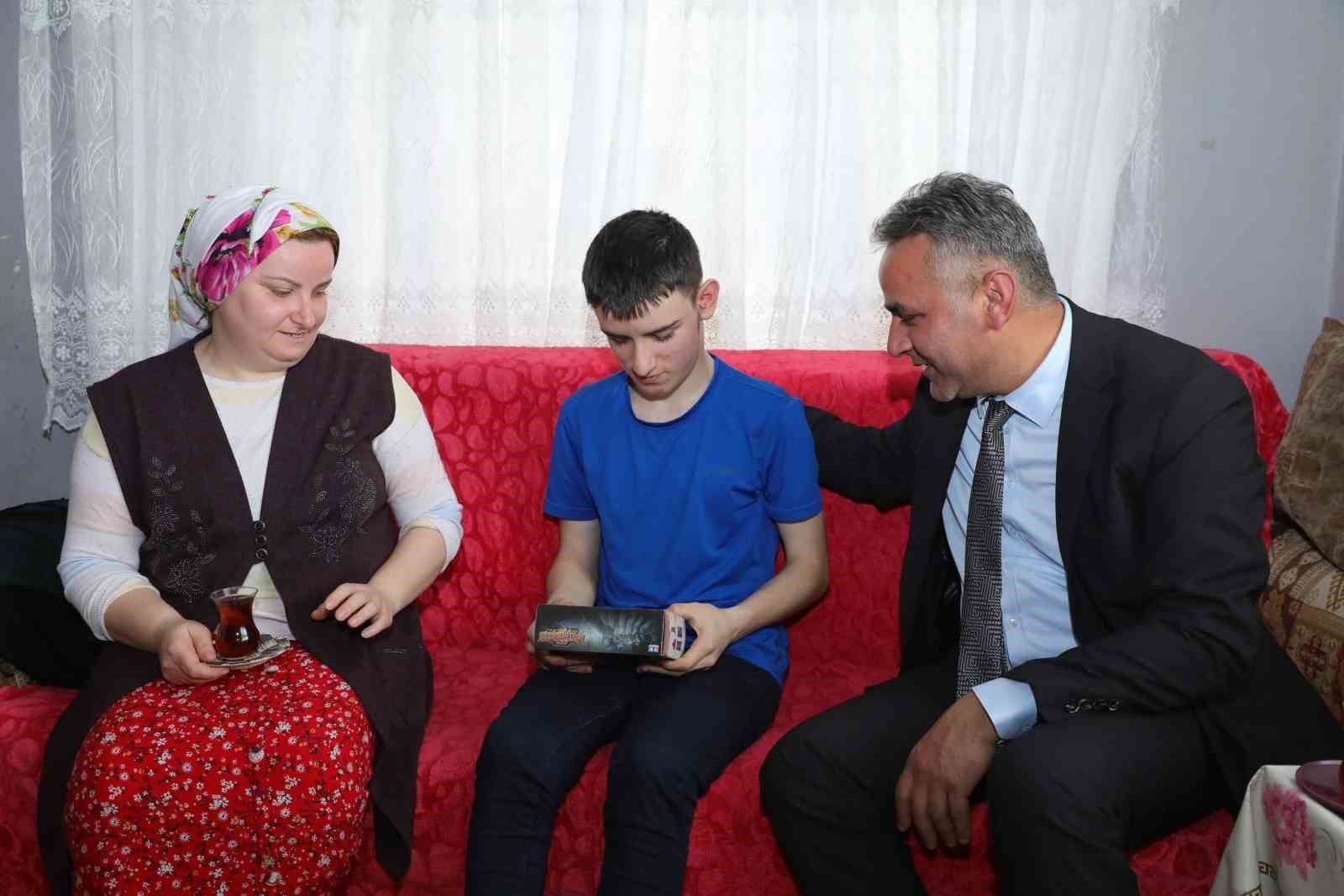 Fedakar anneye &lsquo;Anneler G&uuml;n&uuml;&rsquo; s&uuml;rprizi
