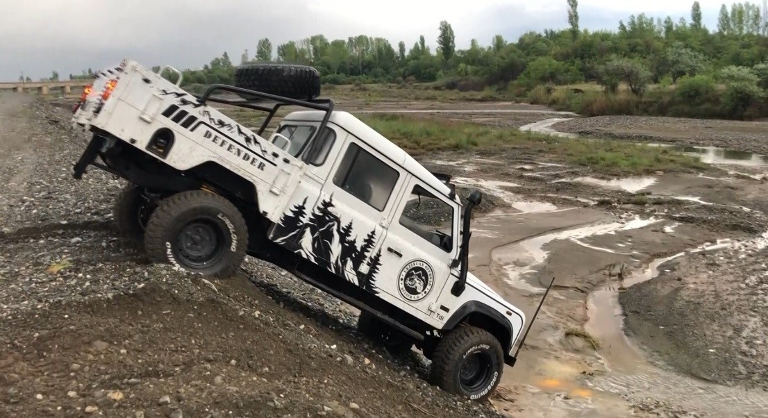 Erzincan&rsquo;da bol &ccedil;amurlu derede off road

