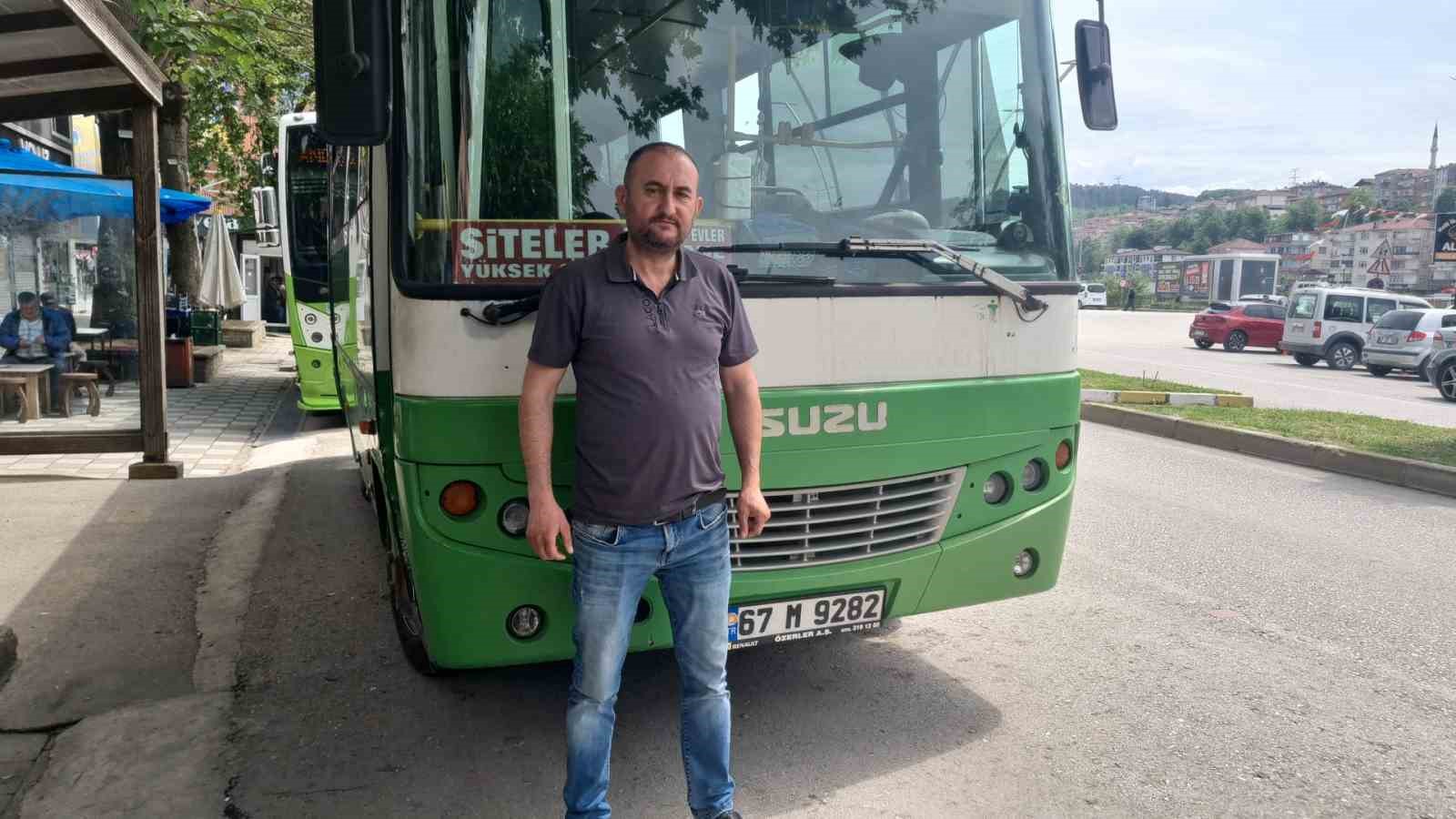 Otob&uuml;ste rahatsızlanan yolcuları şof&ouml;r hastaneye yetiştirdi
