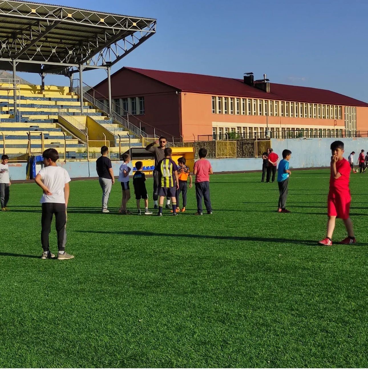 Bitlis’te spor antrenmanları farklı branşlarda devam ediyor
