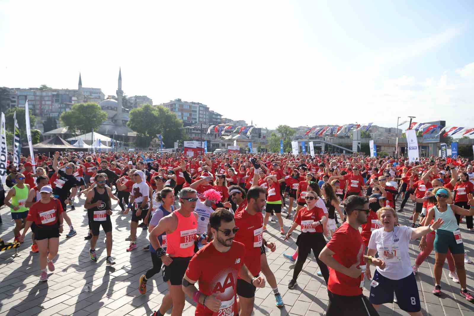 İstanbul’da binlerce kişi 19 Mayıs coşkusuyla koştu 